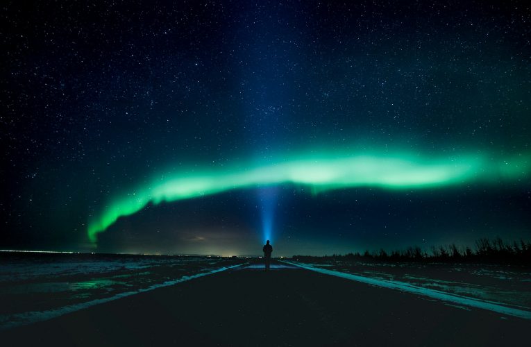 Aurores boréales : une tempête géomagnétique pourrait illuminer le ciel de dix États américains ce soir